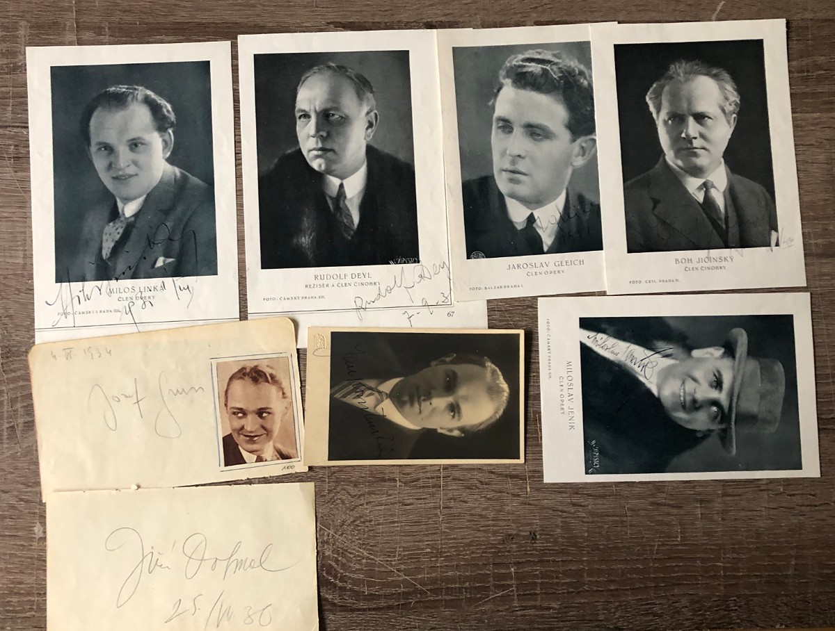 Soubor 9 autogramů herců a zpěváků