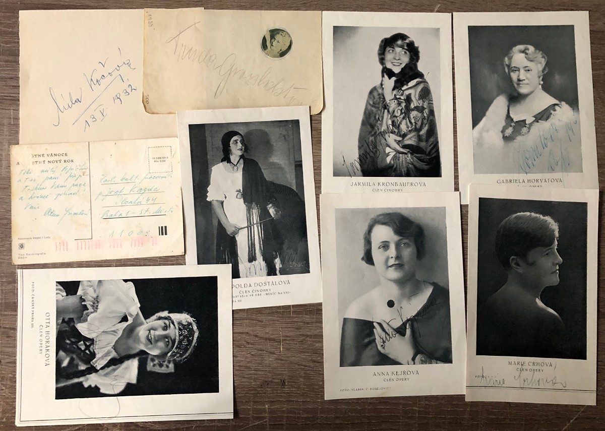 Soubor 9 autogramů hereček a zpěvaček
