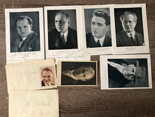 Soubor 9 autogramů herců a zpěváků