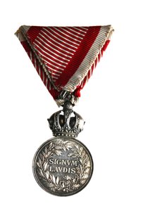 František Josef I. Signum Laudis, stříbro, původní etue