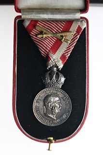 František Josef I. Signum Laudis, stříbro, původní etue