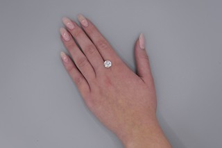 Pravý diamant vypěstovaný v laboratoři - Briliant
