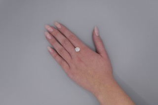 Pravý diamant vypěstovaný v laboratoři - Briliant