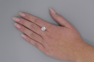 Pravý diamant vypěstovaný v laboratoři - Briliant