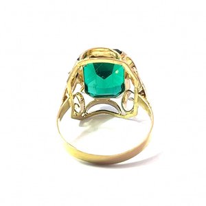 Zlatý prsten se zeleným kamenem, vel. 53