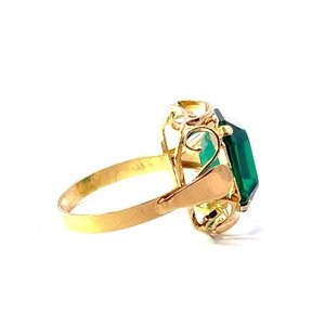 Zlatý prsten se zeleným kamenem, vel. 53