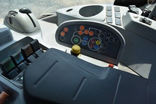 NEW HOLLAND  T7.270 KOLOVÝ TRAKTOR