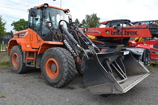 DOOSAN DL200TC-5 - KOLOVÝ NAKLADAČ