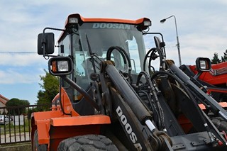 DOOSAN DL200TC-5 - KOLOVÝ NAKLADAČ