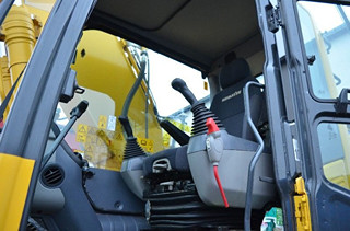 KOMATSU PC 290NLCI PÁSOVÉ RYPADLO + RYCHLUPÍNAČ,LŽÍCE A SVAHOVÁ LOPATA