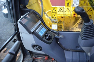 KOMATSU PC 290NLCI PÁSOVÉ RYPADLO + RYCHLUPÍNAČ,LŽÍCE A SVAHOVÁ LOPATA