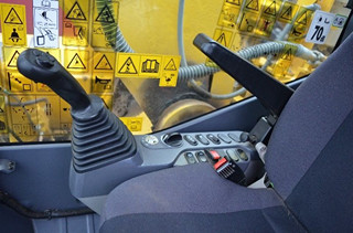 KOMATSU PC 290NLCI PÁSOVÉ RYPADLO + RYCHLUPÍNAČ,LŽÍCE A SVAHOVÁ LOPATA
