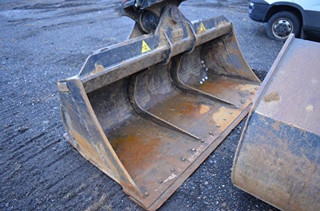 KOMATSU PC 290NLCI PÁSOVÉ RYPADLO + RYCHLUPÍNAČ,LŽÍCE A SVAHOVÁ LOPATA