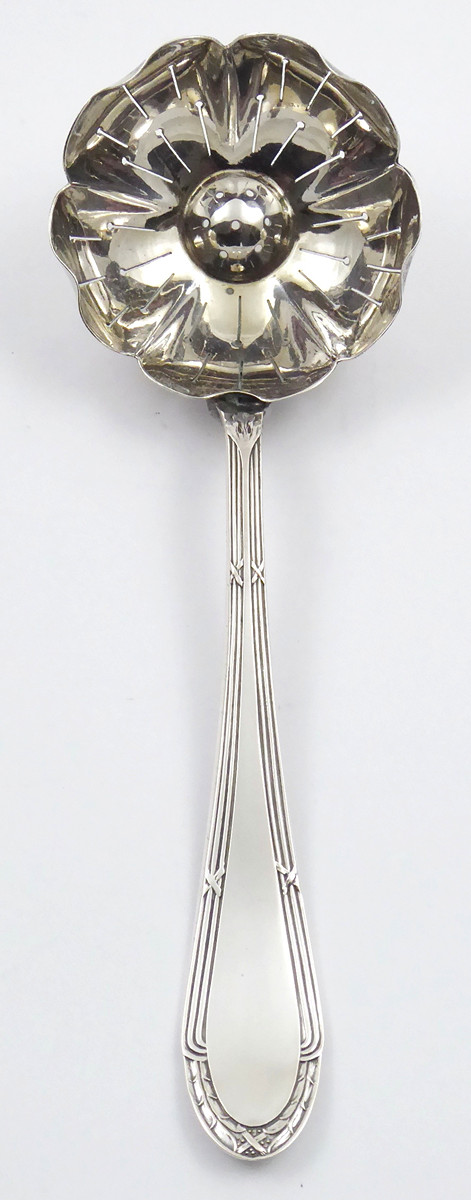 STŘÍBRNÉ SÍTKO VE TVARU KVĚTU NA ČAJ