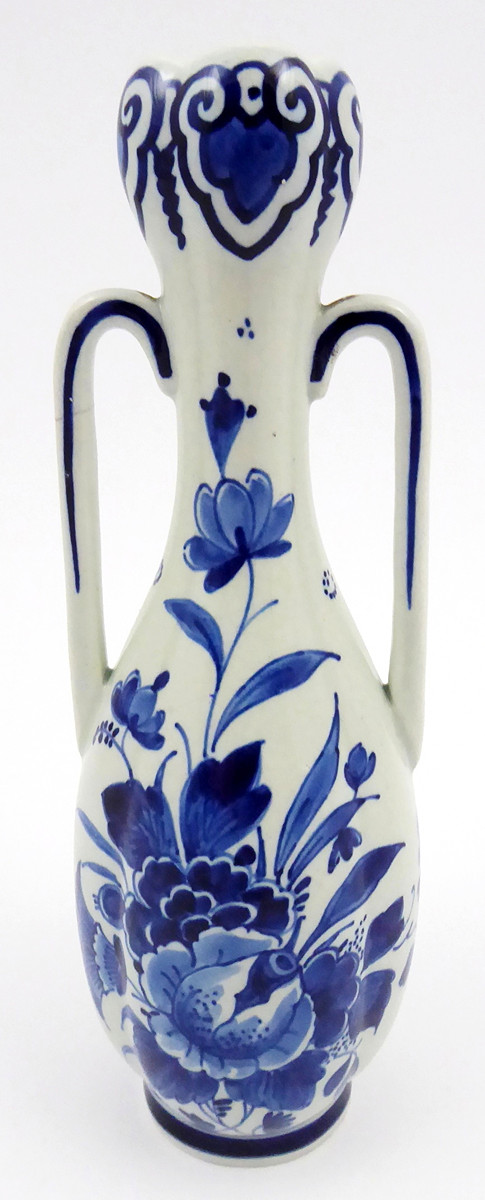 ROYAL G. DELFTS BLAUW - FAJÁNSOVÁ RUČNĚ MALOVANÁ VÁZIČKA Z ROKU 1931