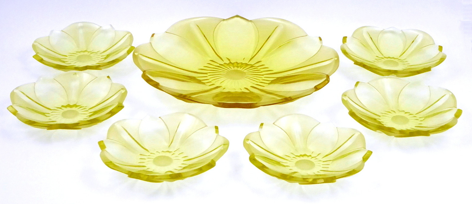 RUDOLF HLOUŠEK (1909-1992) - ART DECO  SVĚTLE MEDOVĚ ZLATÁ MÍSA S 6 MISKAMI