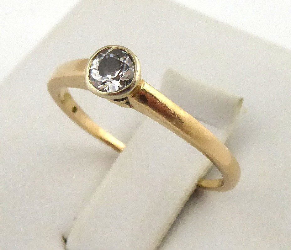 ZLATÝ PRSTEN S PŘÍRODNÍM DIAMANTEM - 0,25 CT