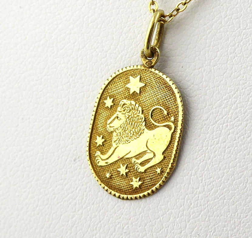 ZLATÝ ŘETÍZEK SE ZNAMENÍM LVA