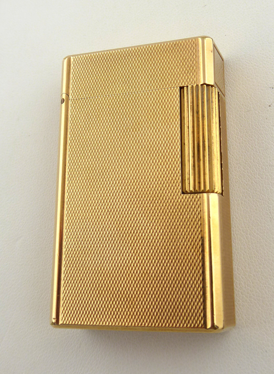 S.T. DUPONT PARIS - SILNĚ POZLACENÝ ZAPALOVAČ