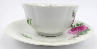 MÍŠEŇ - PORCELÁNOVÝ ŠÁLEK S PODŠÁLKEM S KVĚTY RŮŽÍ