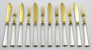 REPREZENTATIVNÍ ZLACENÁ STŘÍBRNÁ SADA DEZERTNÍCH PŘÍBORŮ V KAZETĚ, 12 KS