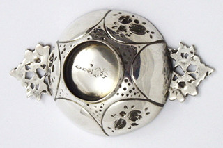 NOBLESNÍ STŘÍBRNÁ MISTIČKA S ÚCHYTY - J. KURZ & CO., HANAU