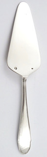 STŘÍBRNÁ SERVÍROVACÍ LOPATKA S GRAVÍROVÁNÍM