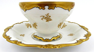 ROSENTHAL, POMPADOUR - ROKOKOVÝ ZLACENÝ ČAJOVÝ ŠÁLEK S KVÍTÍM