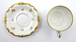 ROSENTHAL, POMPADOUR - ROKOKOVÝ ZLACENÝ ČAJOVÝ ŠÁLEK S KVÍTÍM