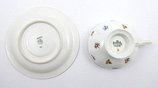 PHILIPP ROSENTHAL (1855-1937) - ROSENTHAL, MARIA - ČAJOVÝ ŠÁLEK S RELIÉFNÍM KVĚTINOVÝM VĚNEČKEM