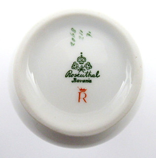 ROSENTHAL - PORCELÁNOVÁ VÁZIČKA S ŠÍPKOVÝMI RŮŽEMI