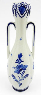 ROYAL G. DELFTS BLAUW - FAJÁNSOVÁ RUČNĚ MALOVANÁ VÁZIČKA Z ROKU 1931