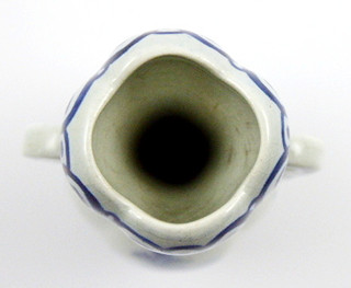 ROYAL G. DELFTS BLAUW - FAJÁNSOVÁ RUČNĚ MALOVANÁ VÁZIČKA Z ROKU 1931