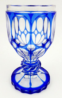 VYŠŠÍ BIEDERMEIEROVÝ POHÁR S KOBALTOVĚ MODRÝM SKLEM