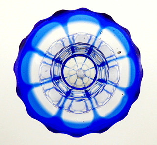 VYŠŠÍ BIEDERMEIEROVÝ POHÁR S KOBALTOVĚ MODRÝM SKLEM