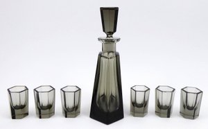 ART DECO KARAFA S 6 SKLENIČKAMI Z RUČNĚ BROUŠENÉHO KOUŘOVÉHO SKLA
