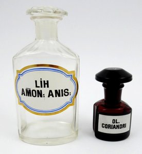 DVĚ LÉKÁRENSKÉ DÓZY - KORIANDROVÝ OLEJ, ANÝZ A AMON V LIHU