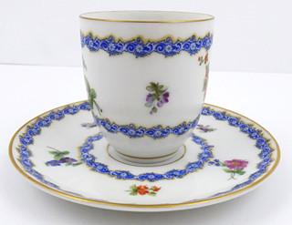 ROSENTHAL - MOKA ŠÁLEK S KVĚTY A MODRÝM VĚNEČKEM