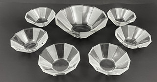 LUDVIKA SMRČKOVÁ (1903-1991) - SKLÁRNA RÜCKL, NIŽBOR - ART DECO RUČNĚ BROUŠENÁ SOUPRAVA MÍSY A 6 MISEK