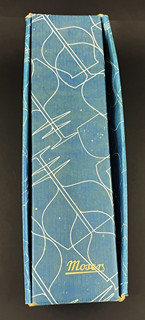 FRANTIŠEK CHOCHOLATÝ (NAR. 1944) - MOSER, KARLOVY VARY - OBŘÍ ČÍŠE S NÁZVEM ŠTÍHLÁ DÁMA ZE SADY FYZIOGNOMICKÝ BAR