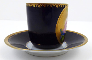 ALTROHLAU, MORITZ ZDEKAUER - MOKA KOBALTOVÝ ŠÁLEK S MEDAILONEM