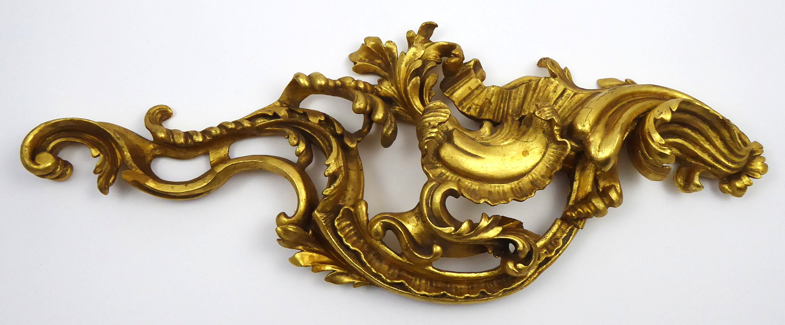 ZLACENÁ DŘEVĚNÁ ŘEZANÁ KARTUŠE