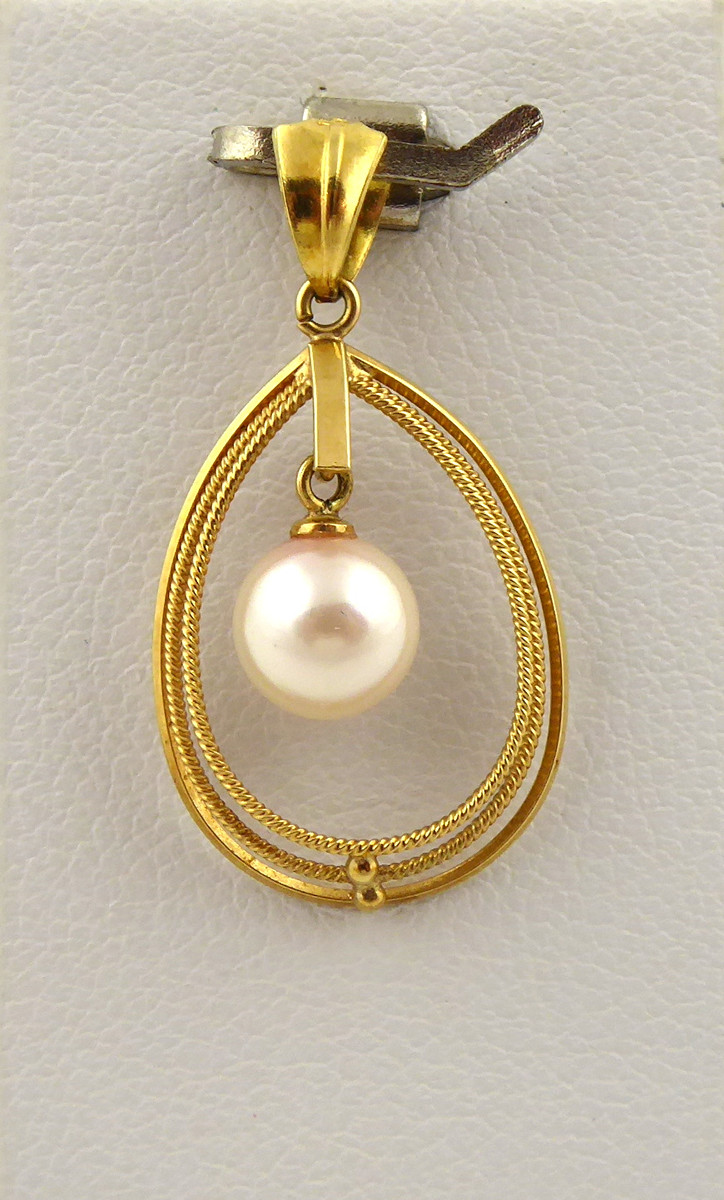 ZLATÝ PŘÍVĚSEK S PERLOU