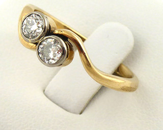 ZAJÍMAVÝ ZLATÝ PRSTEN S DIAMANTY - 0,50 CT