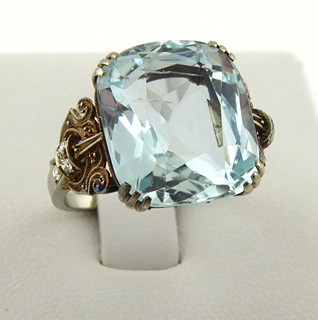 ART DECO PRSTEN S VELKÝM PŘÍRODNÍM AKVAMARÍNEM A DIAMANTY