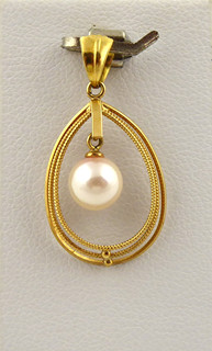 ZLATÝ PŘÍVĚSEK S PERLOU