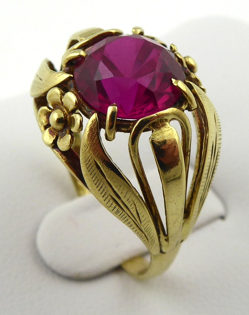 ZLATÝ PRSTEN SE SYNTETICKÝM RUBÍNEM - SAFINA