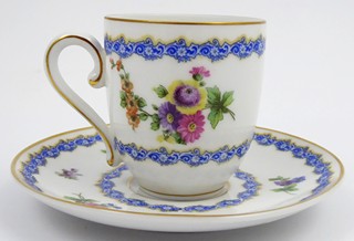 MOKA ŠÁLEK S MODRÝM VĚNEČKEM A KVĚTY - ROSENTHAL