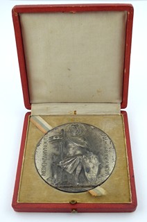 JOSEF ŠEJNOST (1878-1941). STŘÍBRNÁ MEDAILE K MILÉNIU SV. VÁCLAVA 929 - 1929 V PŮVODNÍ ETUI