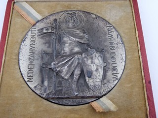 JOSEF ŠEJNOST (1878-1941). STŘÍBRNÁ MEDAILE K MILÉNIU SV. VÁCLAVA 929 - 1929 V PŮVODNÍ ETUI